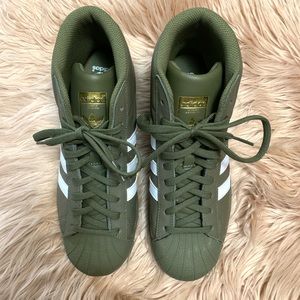 green shell toe adidas